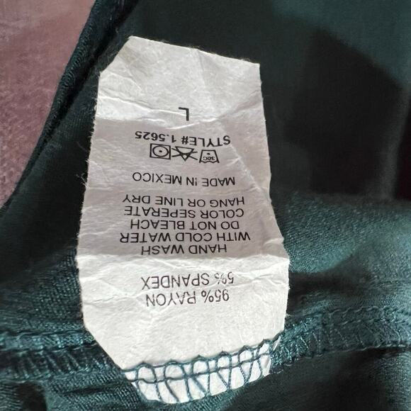 Sheila Rose Long Bell Sleeve Green Top Size Large Preowned with Tags - Picture 4 of 6